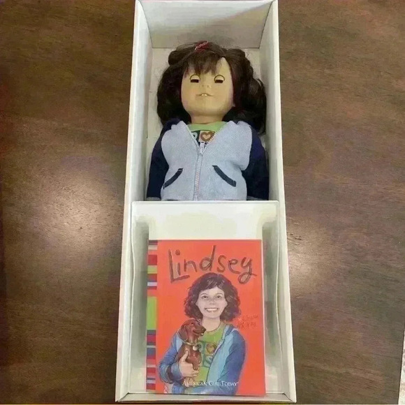RARE American Girl Lindsey Doll – Retired 2001 – First Girl of the Year NWT - Picture 4 of 9